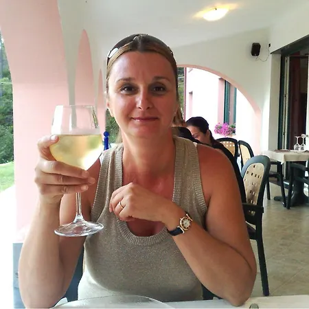 In Placed In A Residential Area, Services Nearby Lucca